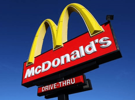 Президент McDonald’s ушел в отставку после сокращения выручки