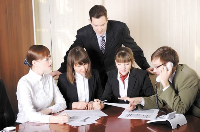 Formarea profesională continuă a lucrătorilor, oportunitate pentru o viaţă decentă