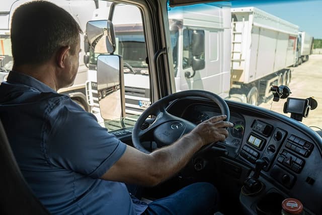 Taxe mai mici pentru autorizația specială de transport eliberată de către ANTA