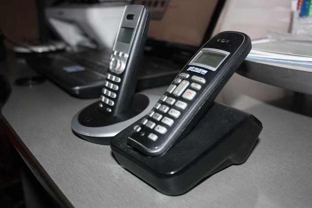 Utilizarea radiotelefoanelor fixe americane se amendează