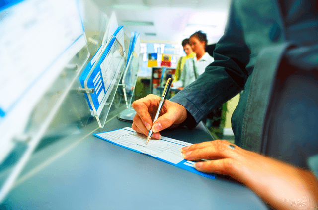 Soldul conturilor blocate în baza deciziilor instanțelor competente la băncile devalizate nu vor fi transferate altor bănci