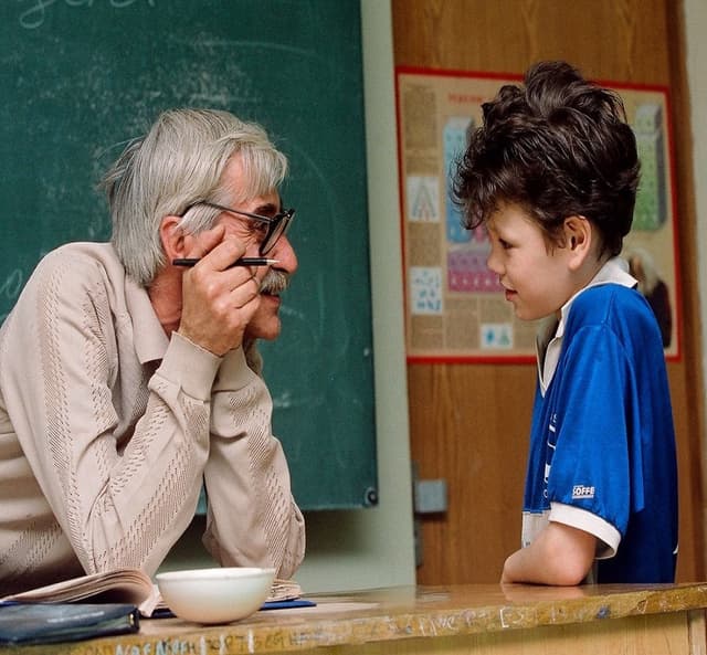 Profesorii pensionari vor beneficia de concediu anual plătit