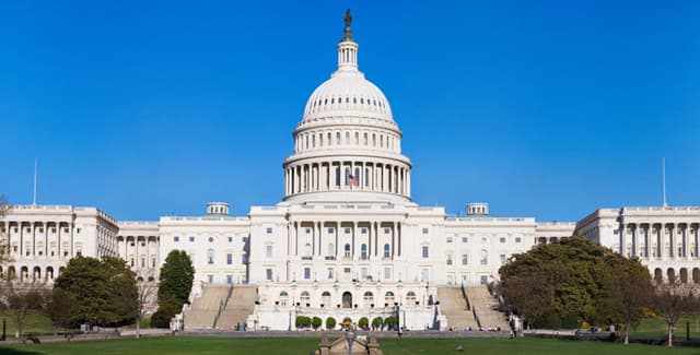 США снизили дефицит бюджета до минимума за 6 лет