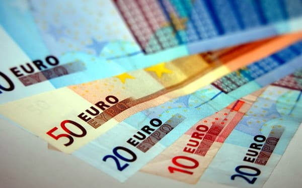 Crește numărul bancnotelor euro contrafăcute retrase din circulație de BCE