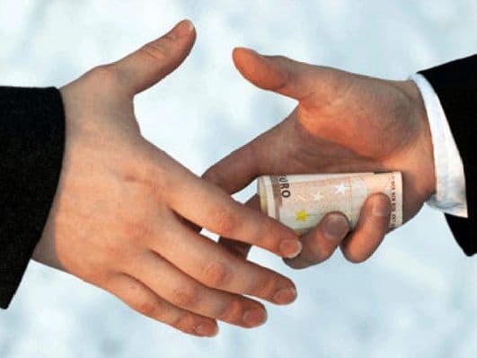 Funcționarii publici vor fi obligați să raporteze actele de corupție