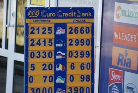 Один из молдавских банков продает евро по цене 29,90 лея