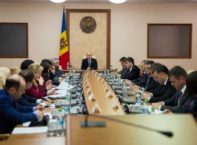 Guvernul nu a susţinut iniţiativa Preşedintelui de modificare a legii privind taxa pentru poluarea mediului