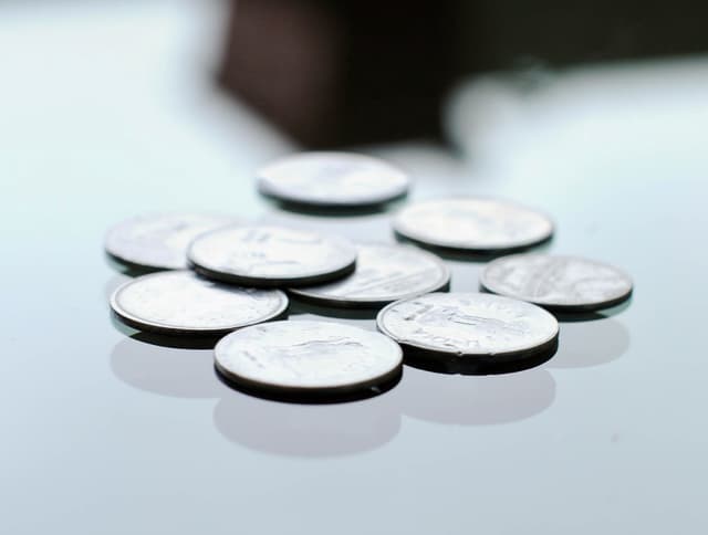 România: Guvernul reduce limita veniturilor pentru microîntreprinderi începând cu 2014