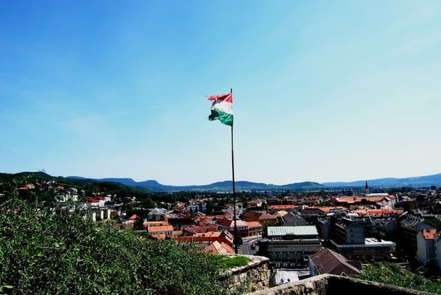 Венгрия: правительство против иностранных розничных сетей