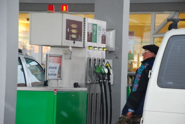 Preturi la benzina: R. Moldova versus UE raportate la venituri