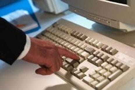 В каких ситуациях может быть заблокирован доступ к электронным налоговым услугам до истечения срока действия Соглашения о подключении к услуге «Электронная декларация», заключенного с ГП «Fiscservinform», и какие действия должны быть предприняты отчитывающимся субъектом?