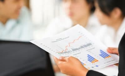 Темпы мирового экономического роста повышаются, но риски сохраняются, — говорится в прогнозе ПРМЭ МВФ