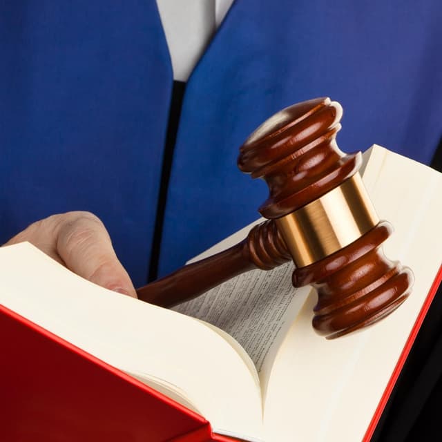 Intervenirea instanţei de judecată pe durata derulării procedurii arbitrale