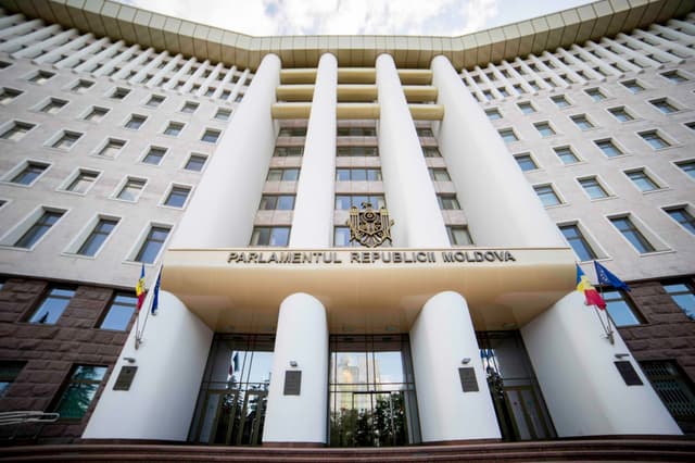 Facilități fiscale pentru finisarea lucrărilor de reparație a  clădirii Parlamentului