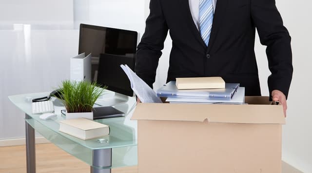 Cum îi determină managerii pe angajații buni să plece din compani