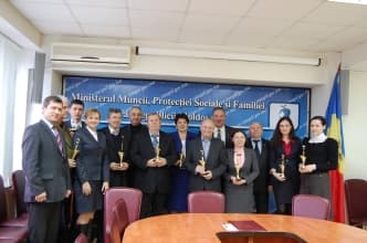 Angajatorii cu cele mai mari performanțe în asigurarea securității muncii au fost decernați cu trofee de către Ministrul Muncii, Protecției Sociale și Familiei doamna Valentina Buliga.