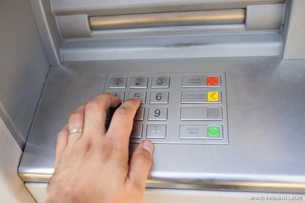 Transferuri de bani prin bancomat, fără card