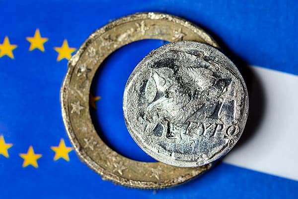 Развала еврозоны в ближайший год ожидают 38% инвесторов