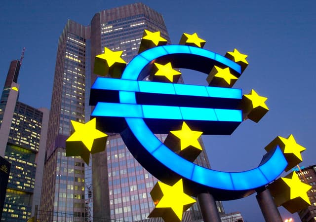 ЕЦБ не планирует выключать печатный станок