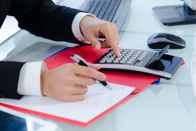 Sectorul public vs furnizorii serviciilor comunale. Reglementarea relațiilor comerciale