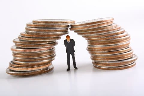 Cea mai mare dilemă de la criză încoace: creşterea economică determină reluarea creditării sau invers?