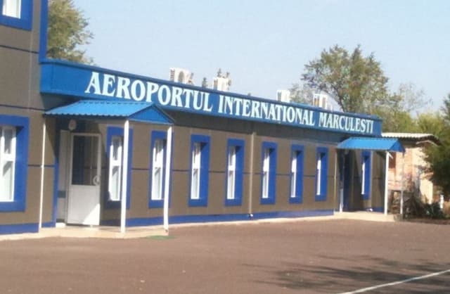 Aeroportul Internaţional Mărculeşti va fi transmis în administrarea Ministerului Economiei