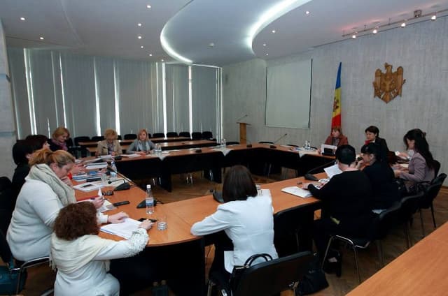 Asociația Femeilor Antreprenoare din Moldova, la o ședință de lucru cu doamnele deputate