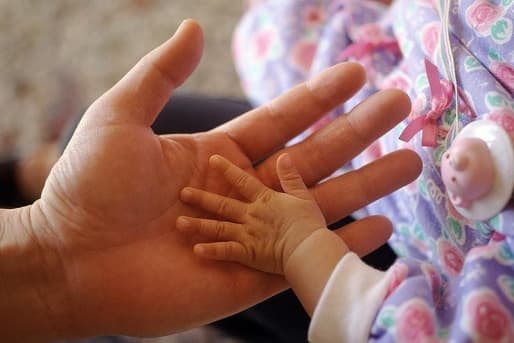 Se majorează indemnizaţia pentru copii adoptaţi