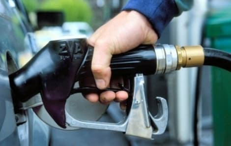 Румынские водители ездят за дешевым бензином в Молдову