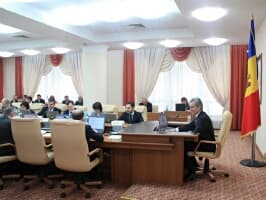 Salariul minim în sectorul real va creşte de la 1 mai