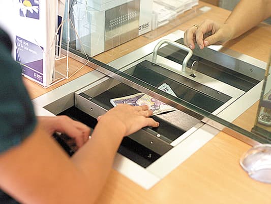 O bancă elveţiană a spart gheaţa pedepsind cu dobânzi negative depozitele de retail
