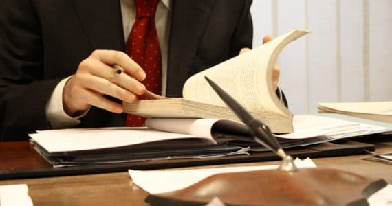 Activitatea administratorilor autorizaţi va fi monitorizată