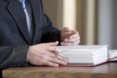Comisia care investighează situaţia financiar-bancară şi-a început activitatea
