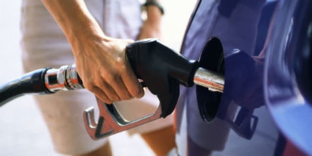 Дешевый бензин сэкономит американцам 115 млрд долларов