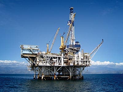 Эксперты заявили о возможном падении цен на нефть ниже $40