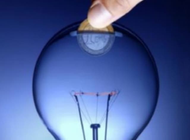 În facturi ar putea să apară noua majorare a tarifelor la curent