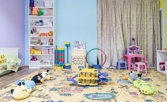 Angajatorii ar putea oferi salariaților servicii alternative de îngrijire a copiilor