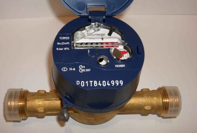 Distribuirea volumului de apă pe apartamente este prerogativa gestionarului reţelelor