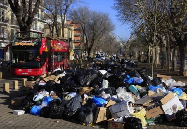 В Испании 13-дневная забастовка завершилась победой мусорщиков