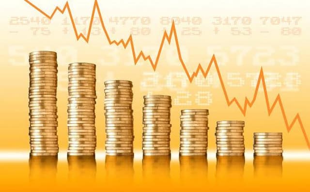 În următorii trei ani leul se va devaloriza față de dolarul SUA cu 8,5%