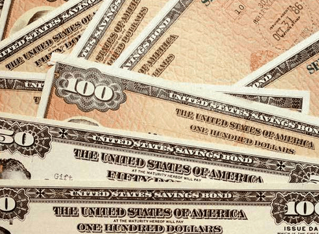 Băncile centrale se „umflă“ cu obligaţiuni americane