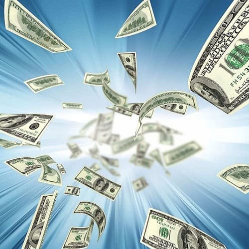 Физическим лицам из-за рубежа в августе было переведено $101,64 млн