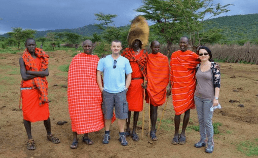 La 40 de ani si-a dat demisia si a facut un site de travel. Acum este platit sa vada lumea