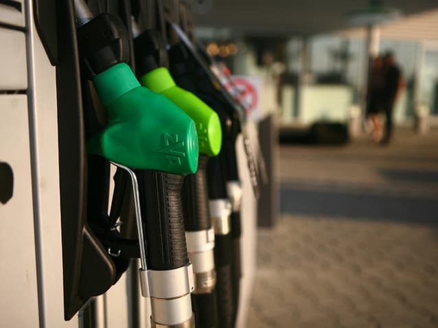 Cinci ţări din UE în care se trăieşte mai bine decât în România dar în care benzina e mai ieftină