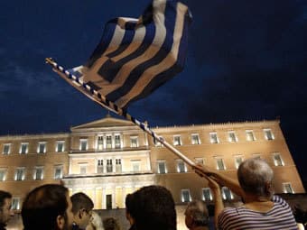 Vânătoarea de evazionişti fiscali în Grecia atrage mai mult mânia populaţiei decât bani la buget