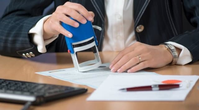 Notarii ar putea fi obligați să extragă certificatele din registrele de stat necesare procedurii de autentificare a contractelor de înstrăinare a bunurilor imobile
