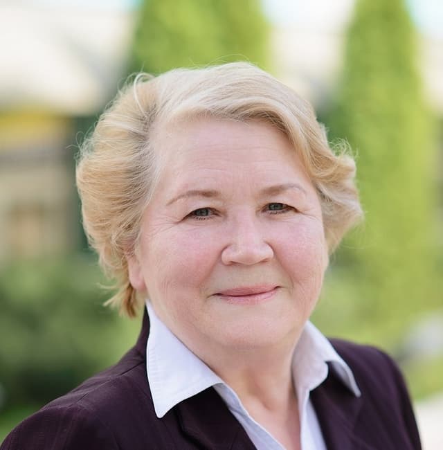 Об основе для исчисления пособия по временной нетрудоспособности в случае страхового стажа в 12 месяцев