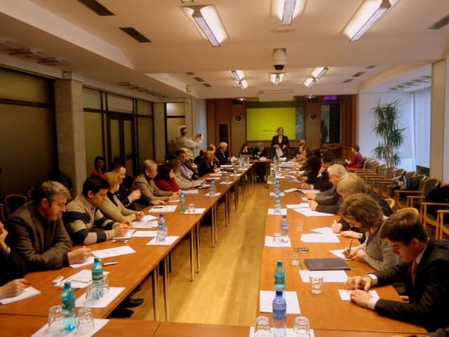 Dezbateri între Guvern și societatea civilă prin legea bugetului 2014