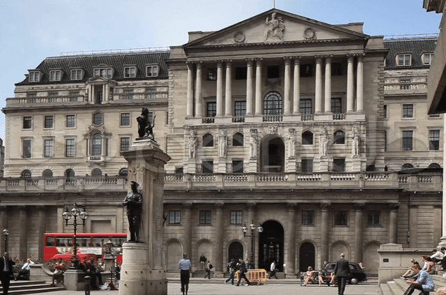 Banca Angliei a redus dobînda de referință pentru prima dată din 2009
