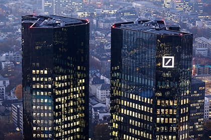 Отчет о неожиданных убытках обвалил акции Deutsche Bank